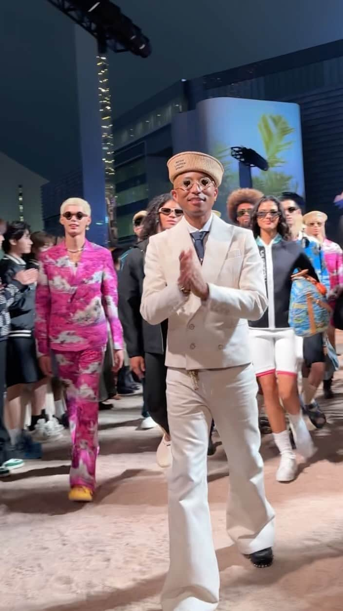 HYPEBEASTのインスタグラム：「Here’s what went down at Louis Vuitton Men’s Pre-Fall 2024 Show in Hong Kong.  Check out the recap from this event.  #LVMenPreFall24 #PharrellWilliams #LouisVuitton #partnership」