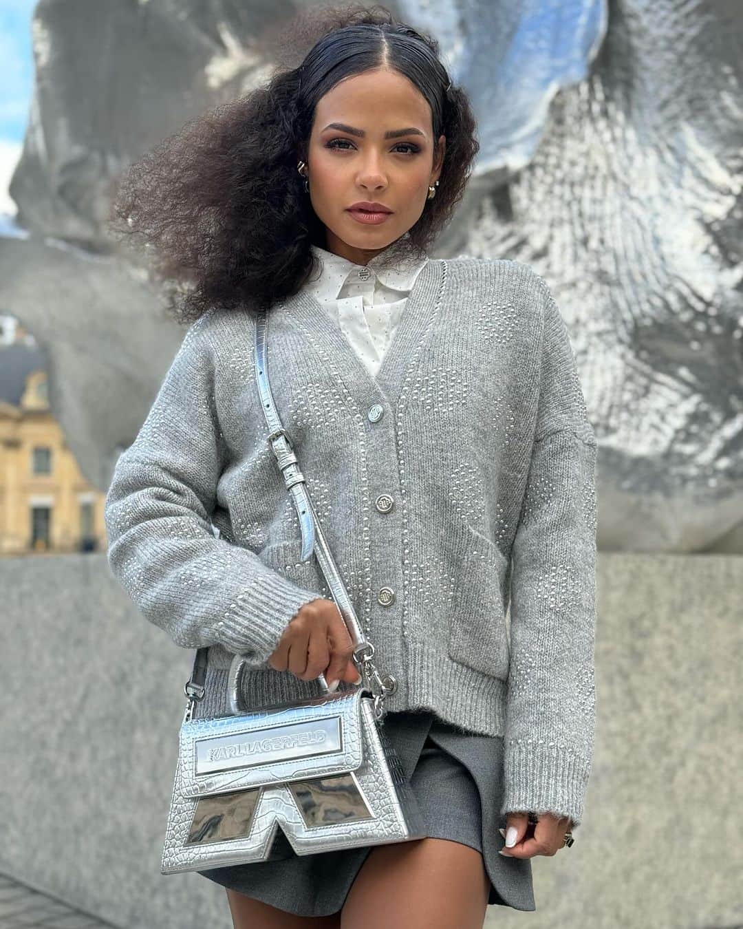 クリスティーナ・ミリアンのインスタグラム：「Paris is always a good reason to dress up. ✍🏽🩶✨  🛍️: @majeparis @karllagerfeld」