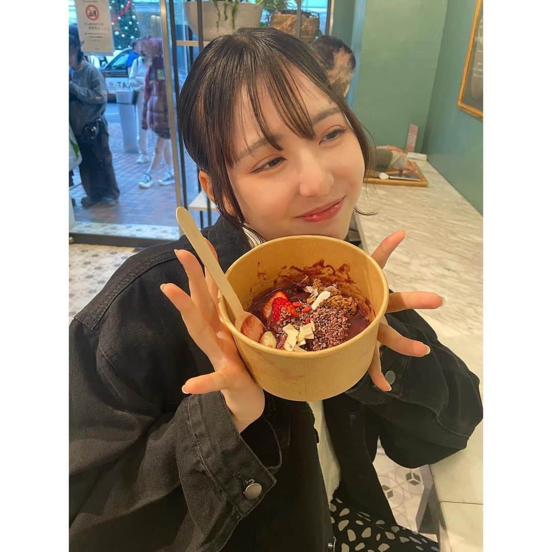 清水あす香さんのインスタグラム写真 - (清水あす香Instagram)「アサイー美味しかった😋🩷   #The_B #アサイーボウル #アサイー #表参道 #06 #sjk」11月30日 18時45分 - asu_asu_51000