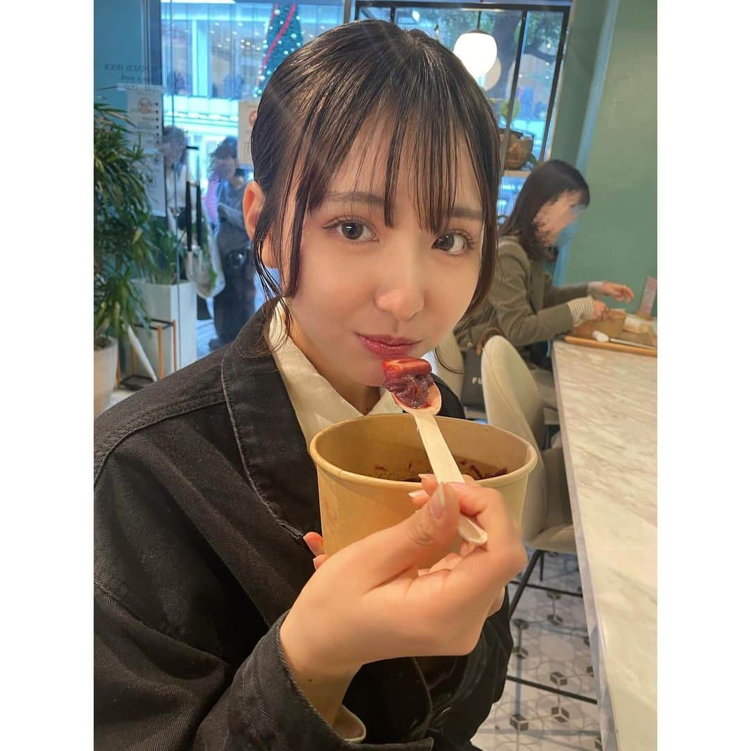 清水あす香さんのインスタグラム写真 - (清水あす香Instagram)「アサイー美味しかった😋🩷   #The_B #アサイーボウル #アサイー #表参道 #06 #sjk」11月30日 18時45分 - asu_asu_51000