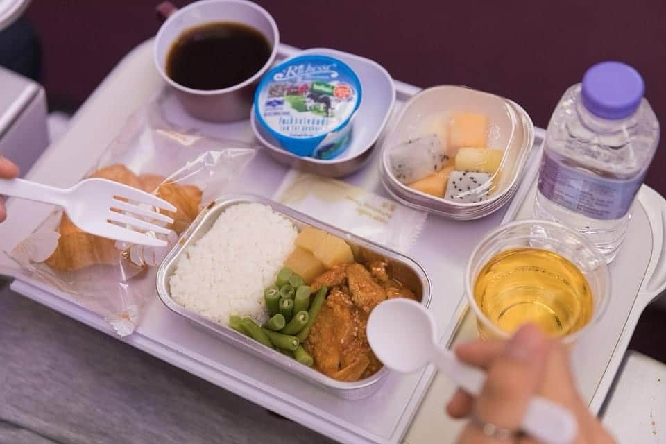 タイ航空のインスタグラム：「A full set of breakfasts you can enjoy on a Thai Airways flight to Seoul! (Ps. Don’t forget to try the sweet, pleasant apple juice🍎)   📸 ©️Mr.Olarn  *Inflight meal services may vary between flights according to the unique character of each route, which will change periodically. #thaiairways #magicaljourney #smoothassilk #iflythai #breakfastonboard #septembermenu」