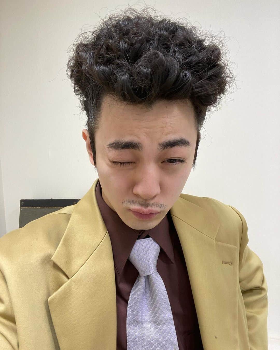 宇佐卓真のインスタグラム：「パリピ孔明　最終話ありがとうございました。  毎話色々な役で出演させていただき自分自身勉強になることも多かったです。 視聴者の皆様も毎度探してくれてありがとうございました👀  約20変化の一部ですが、皆さん見納めください。  #パリピ孔明」