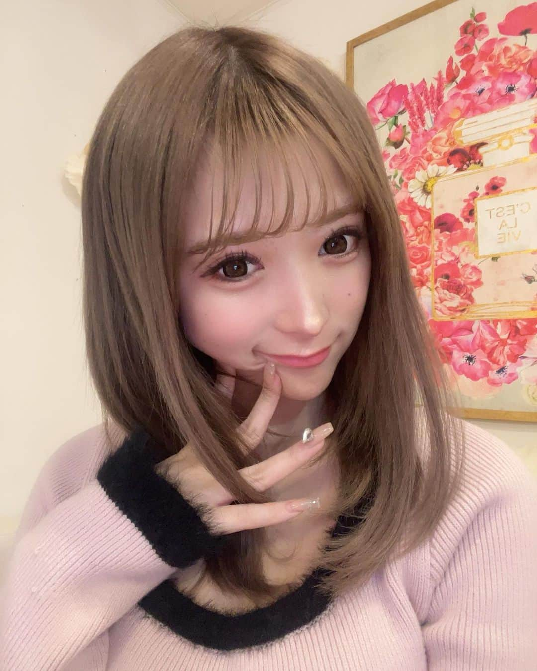 松田聖菜のインスタグラム：「ボブ好評でうれしい💇‍♀️🤎」