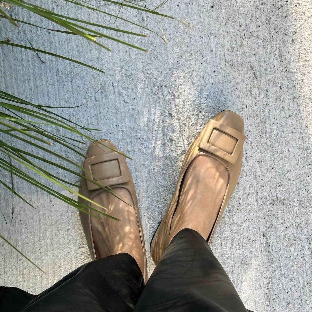 熊江琉唯のインスタグラム：「太陽の下でたくさん歩いた日☀️  この靴なんにでも合わせやすい♡  #散歩 #お出かけ #フラットシューズ #ootd #fashion #outfit #shoes」