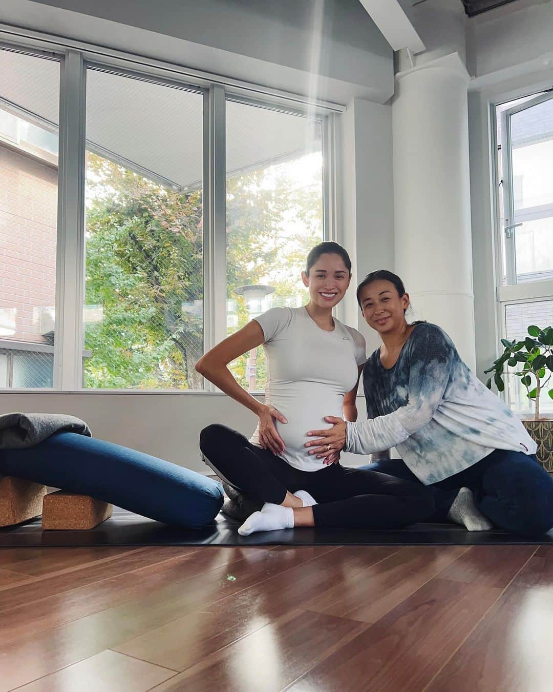 ケリーさんのインスタグラム写真 - (ケリーInstagram)「妊娠31週目に入りました🤰🏻✨　  お腹がますます大きくなり、日に日に赤ちゃんの成長を感じます。赤ちゃんに会える日が近づいてきた👶🩵  31 weeks pregnancy now 🤰🏻✨  My belly is growing day by day and getting closer to meet my little sunshine 👶🩵」11月30日 18時56分 - kellymisawa