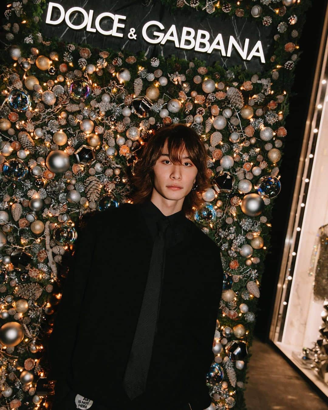 山下諒真のインスタグラム：「Dolce&Gabbana HOLIDAY 2023 PRIVATEPARTY  に参加させていただきました🎄🌟 ゴージャスで素敵な空間でした🥂 ツリーも見れて早めのクリスマス感じれました！ . . #PR #DolceGabbana #DGholidays #ドルチェガッバーナ #DGホリデー」