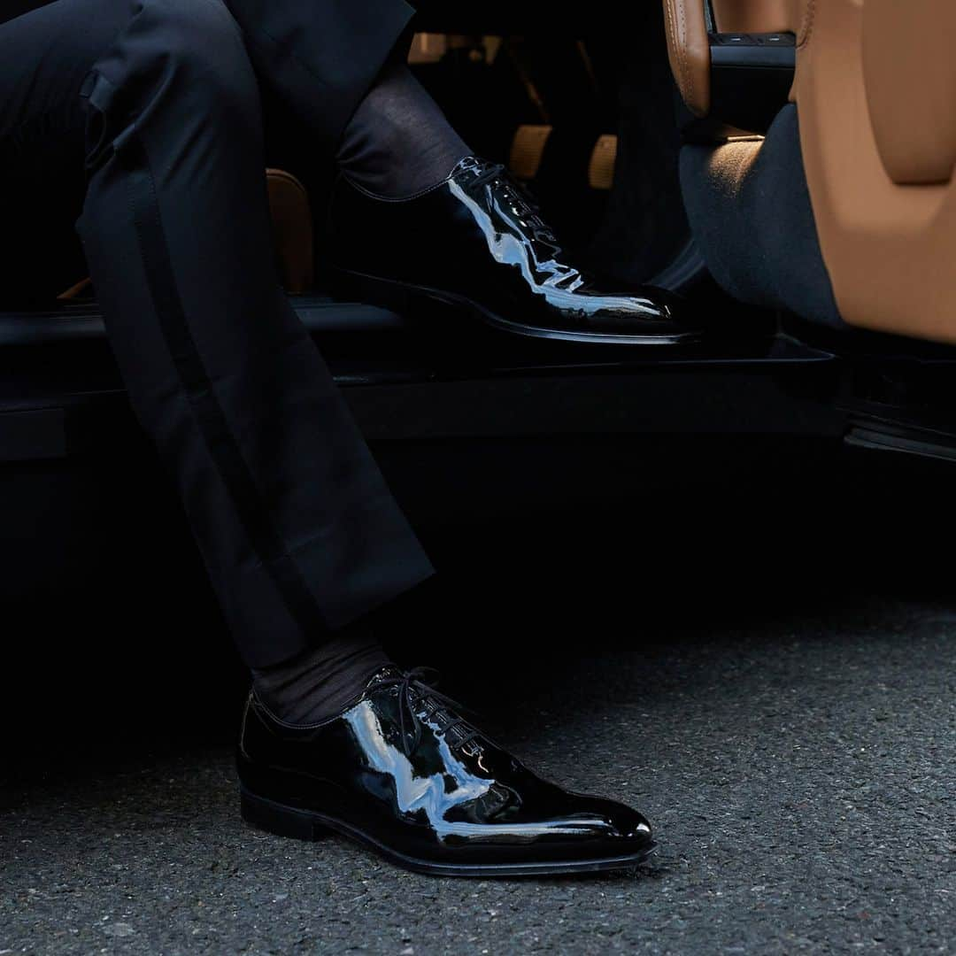 クロケット&ジョーンズのインスタグラム：「Crockett & Jones takes its best-selling and most famous Oxford, creating its most elegant evening style to date. Now available in Black Patent, Alex offers seamless luxury ready for your upcoming occasions.  . #crockettandjones #madetobeworn #eveningwear #alex #patent」