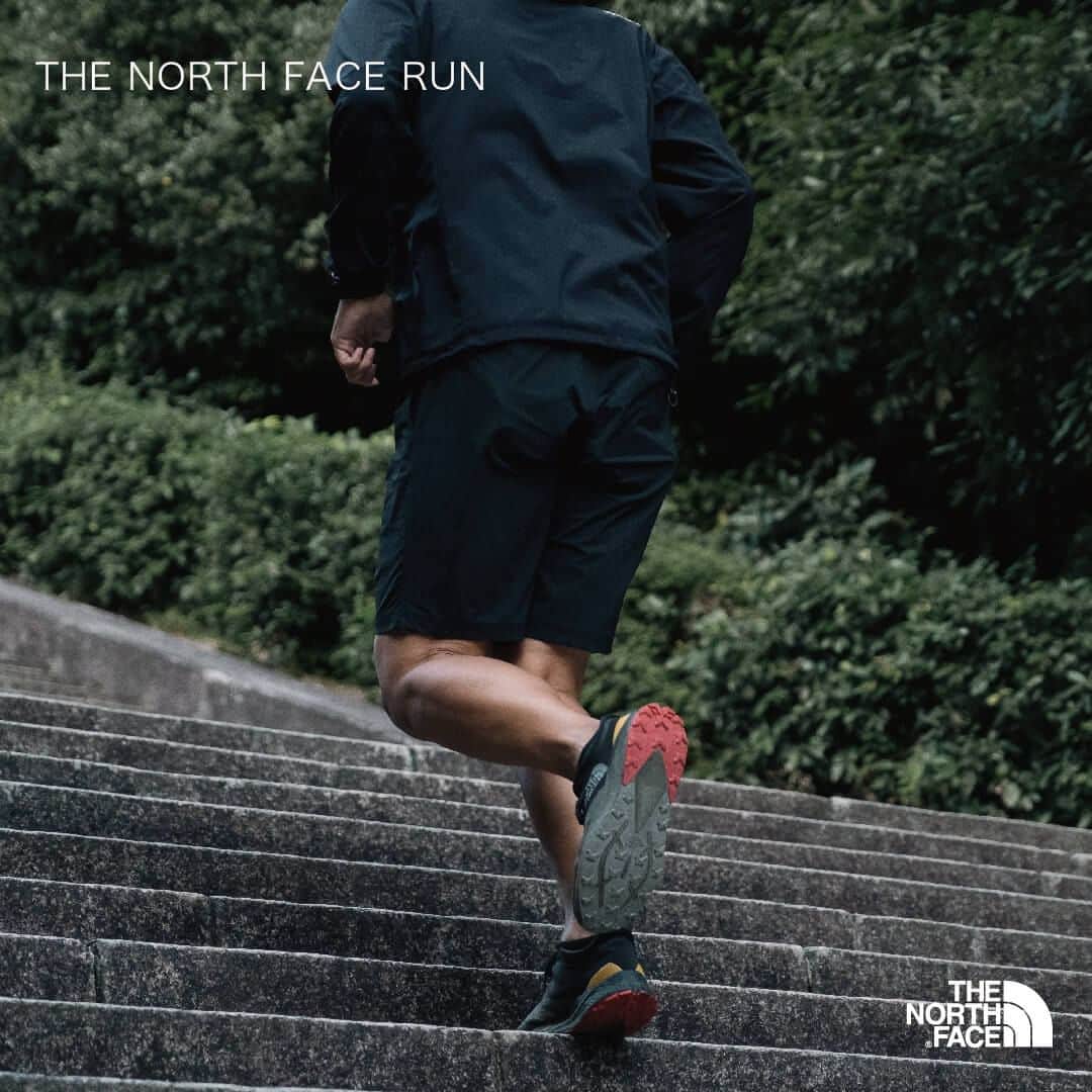 THE NORTH FACE JAPANのインスタグラム：「【LOCAL RUN PERSPECTIVE】 街がランナーの走るモチベーションを醸成させることはできるのかー 京都のローカルランナーたちの日常風景を通して、ユニークなランニングシティの魅力をにふれてみよう。 記事コンテンツはTHE NORTH FACE RUNサイトより。 https://www.goldwin.co.jp/tnf/run/columns/local-run-kyoto/  #ザノースフェイス #ランニング #RUNNING #thenorthface」