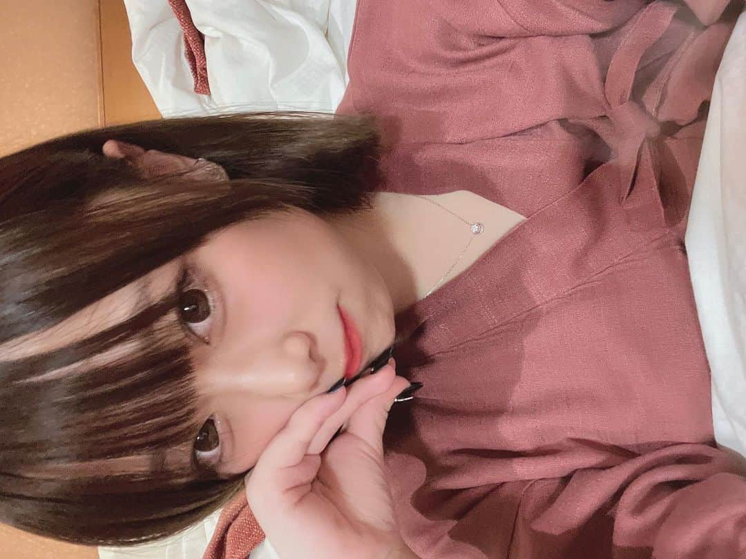 益田愛里沙さんのインスタグラム写真 - (益田愛里沙Instagram)「寝る前はもちろん枕投げするよね、？☹️ ・ 箱根行った時の写真が風景画しかなくて、寝る前の自撮りになっちゃった…👶🏻」11月30日 19時09分 - 24_arisa