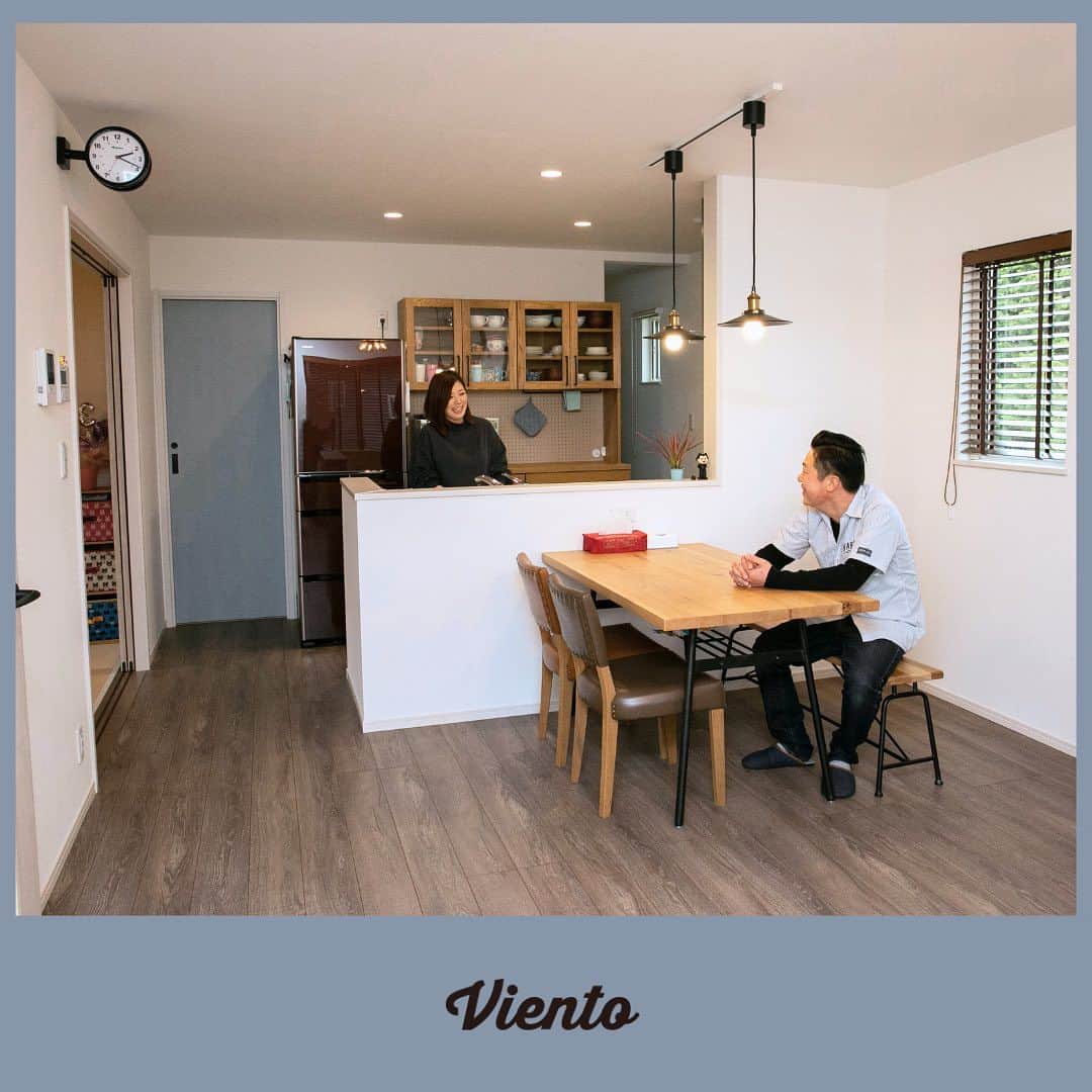 suzukuri さんのインスタグラム写真 - (suzukuri Instagram)「【Viento施工事例：宮城県W様】 デザイン、快適性を兼ね備えたW様邸のご紹介です。  アメリカンヴィンテージの味わいがミックスされたデザイン性の高い外観。 室内は子どもにも優しく快適な空間となるよう、自分たちらしい家づくりができました。  家族全員が喜ぶ時間と空間がある、安心して暮らせる家づくり。 suzukuriは年齢や性別問わず、それぞれの暮らしのカタチに応える柔軟性を持って対応いたします。  ▶︎Vientoの詳細・資料請求とカスタマイズシミュレーションはプロフィールリンクから。⁠ →@suzukuri.official」11月30日 19時03分 - suzukuri.official