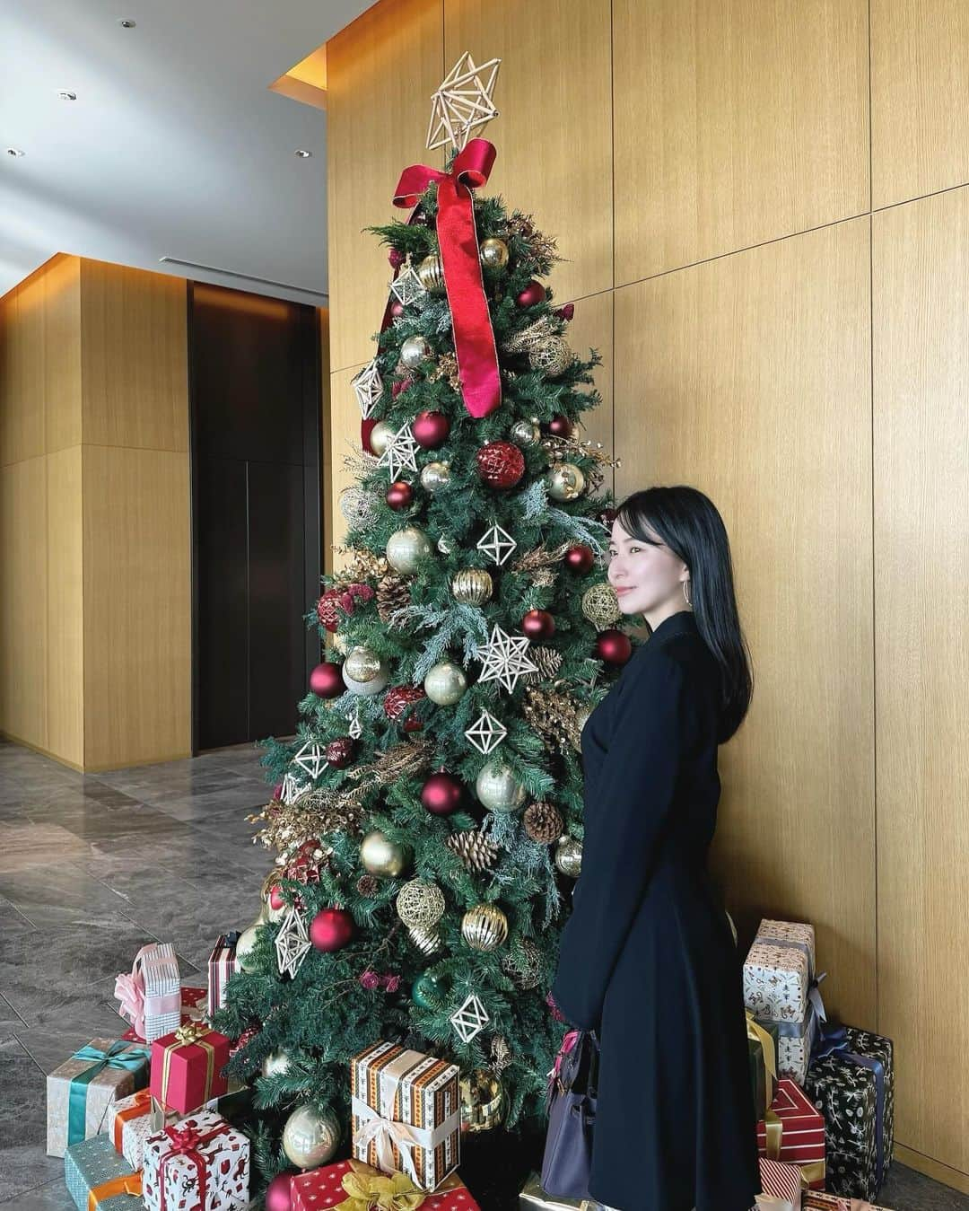 岩間恵さんのインスタグラム写真 - (岩間恵Instagram)「リンツチョコレートとの クリスマスコラボアフタヌーンティー🫖🤎  ひと足先にご招待いただき行ってきました🤍  全てに美味しい美味しいチョコレートが使われていて、 見た目も可愛くて😮‍💨🤍  女子会でも、カップルでも！☕️ クリスマスまでやっておりまする🎄  #アフタヌーンティー #ウェスティン横浜 #リンツチョコレート」11月30日 19時05分 - iwamame