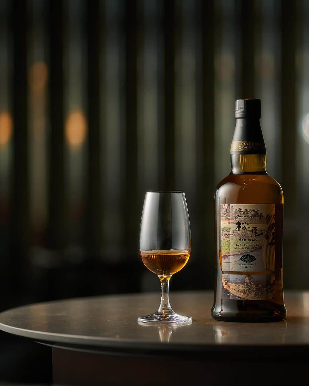 Mandarin Oriental, Tokyoのインスタグラム：「Treat yourself to the delight of this exceptional experience.  Discover our new, ‘Mandarin Oriental, Tokyo Sakurao Single Malt Japanese Whisky’, crafted in collaboration with the Sakurao Distillery in Hiroshima prefecture.  In celebration of this launch, we will be graced with guest bartender Shingo Noma, their Brand Ambassador, at Mandarin Bar on 1 and 2 December, 2023.  当ホテルオリジナルのウイスキー、「マンダリン オリエンタル 東京 シングルモルトジャパニーズウイスキー 桜尾」は、広島県にある「桜尾蒸留所」とのコレボレーションで生まれました。  12月1日および2日の2日間限定で、「株式会社サクラオブルワリーアンドディスティラリー」のアンバサダーを務める野間真吾氏(The Bar TopNote)をお迎えし、「マンダリン オリエンタル東京 シングルモルト ジャパニーズウイスキー 桜尾」を使用したカクテルなどをお楽しみいただける、ローンチイベントを開催いたします。 … Mandarin Oriental, Tokyo @mo_tokyo  #MandarinOriental #MandarinOrientalTokyo #MOtokyo #マンダリンオリエンタル東京 #桜尾蒸留所」