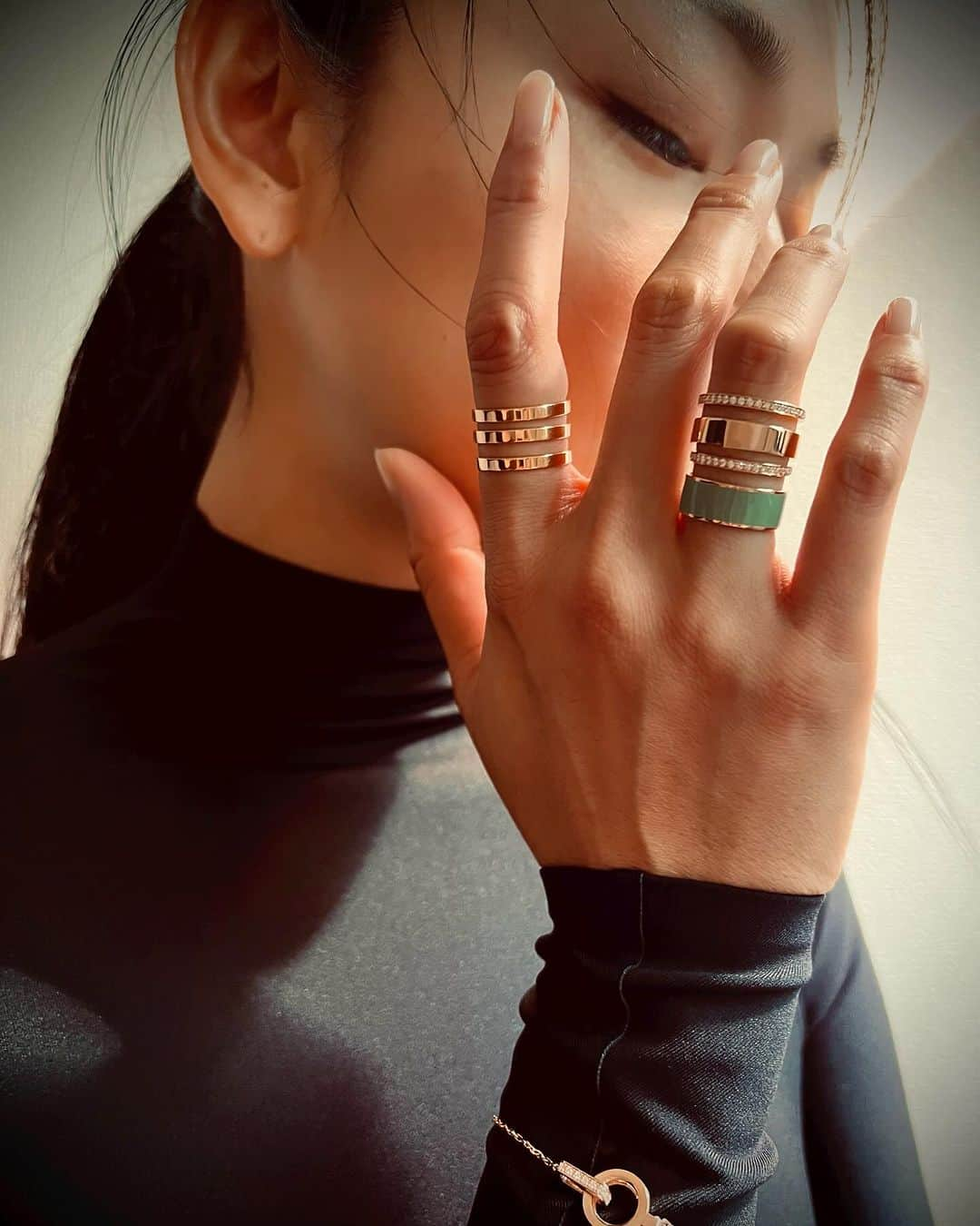 冨永愛さんのインスタグラム写真 - (冨永愛Instagram)「⁡ @repossi ベルベル・クロマティックの新色セージカラーのリングと、新作ブレスレットが発売中❤︎ ⁡ The new Berbere bracelet and ring are now available at the stores. Make a gift to yourself or for a loved one!  ⁡ #Repossi #BerbereCollection #FineJewelry #レポシ #日本橋三越」11月30日 19時06分 - ai_tominaga_official