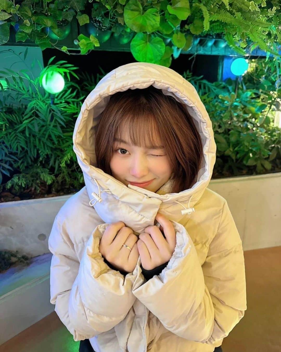 上ノ堀結愛のインスタグラム：「• なう写真📷🤍 やっぱ夜は寒いねぇ、、、❄️  今日は1日撮影してきたー❕ めっちゃ楽しかったお楽しみに⭐️  薄めのメイク！裸眼ー！だよ🥺」