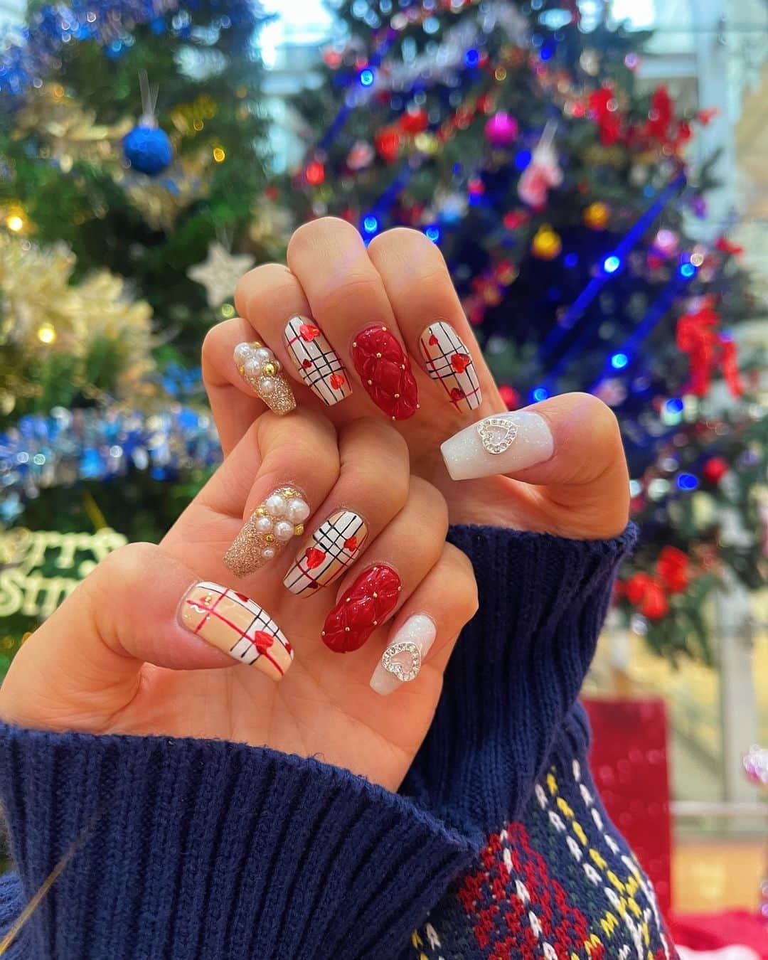 小田愛実（まぁみ）のインスタグラム：「クリスマスネイル🎄🎅💅🌠🩷❤️🩷❤️」