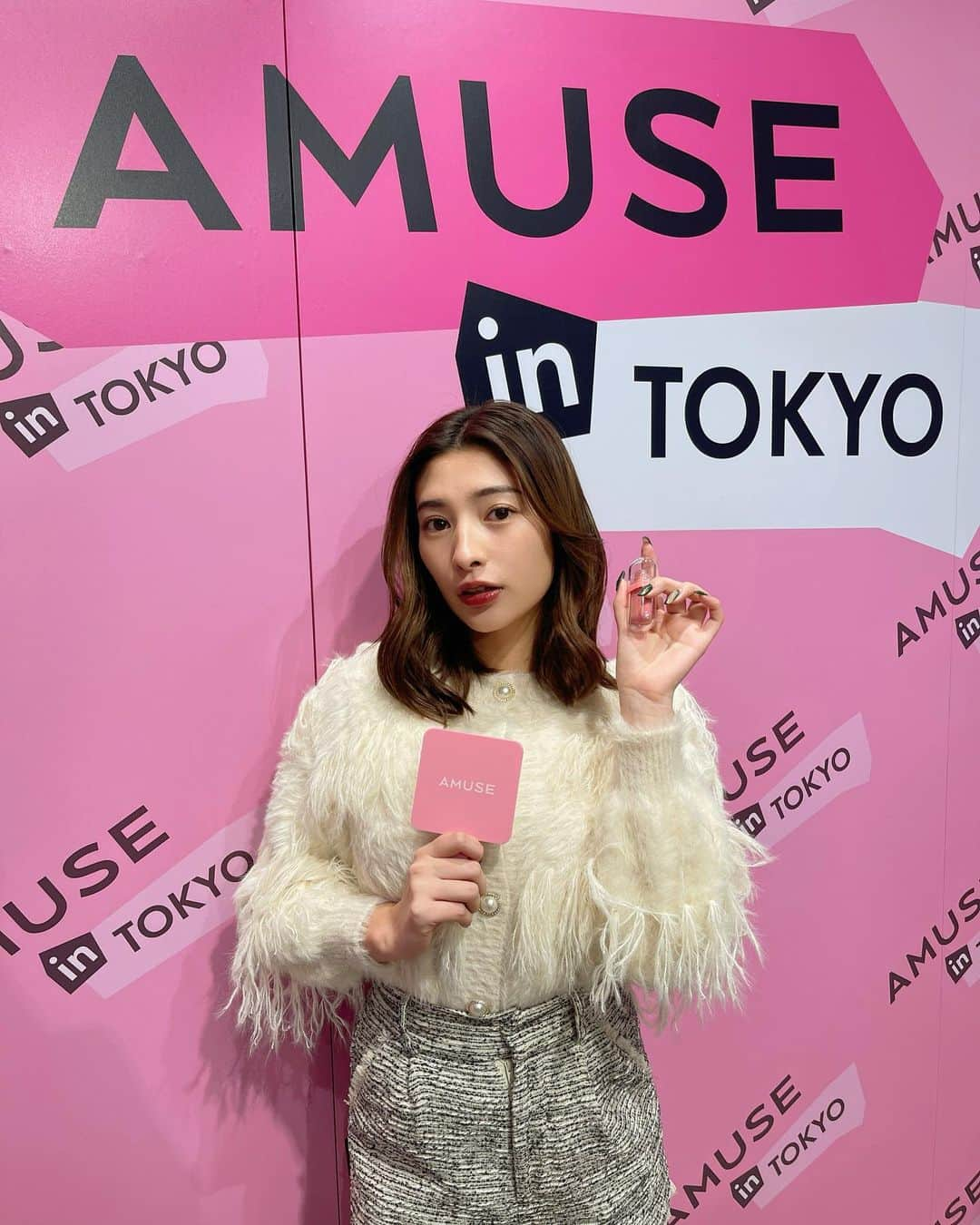 荒牧理沙のインスタグラム：「🎀 @amuse @amuse.jp 🎀 SEOUL⇨TOKYOに上陸！！！♡ 渋谷POPUPにご招待して頂きました🩷  店内の雰囲気も超絶可愛くて、日本限定のNewティントリップもすっごい可愛いかったぁ🩷  最近可愛い系のメイクハマってるから めちゃめちゃ気分上がりましたっ！💄❤️  素敵な時間をありがとうございました！！！(^ ^)🩷  #amuse #アミューズ #メイク#渋谷#popup #コスメ紹介#韓国コスメ#ウォニョン #ピンクメイク #ティントリップ #pr」