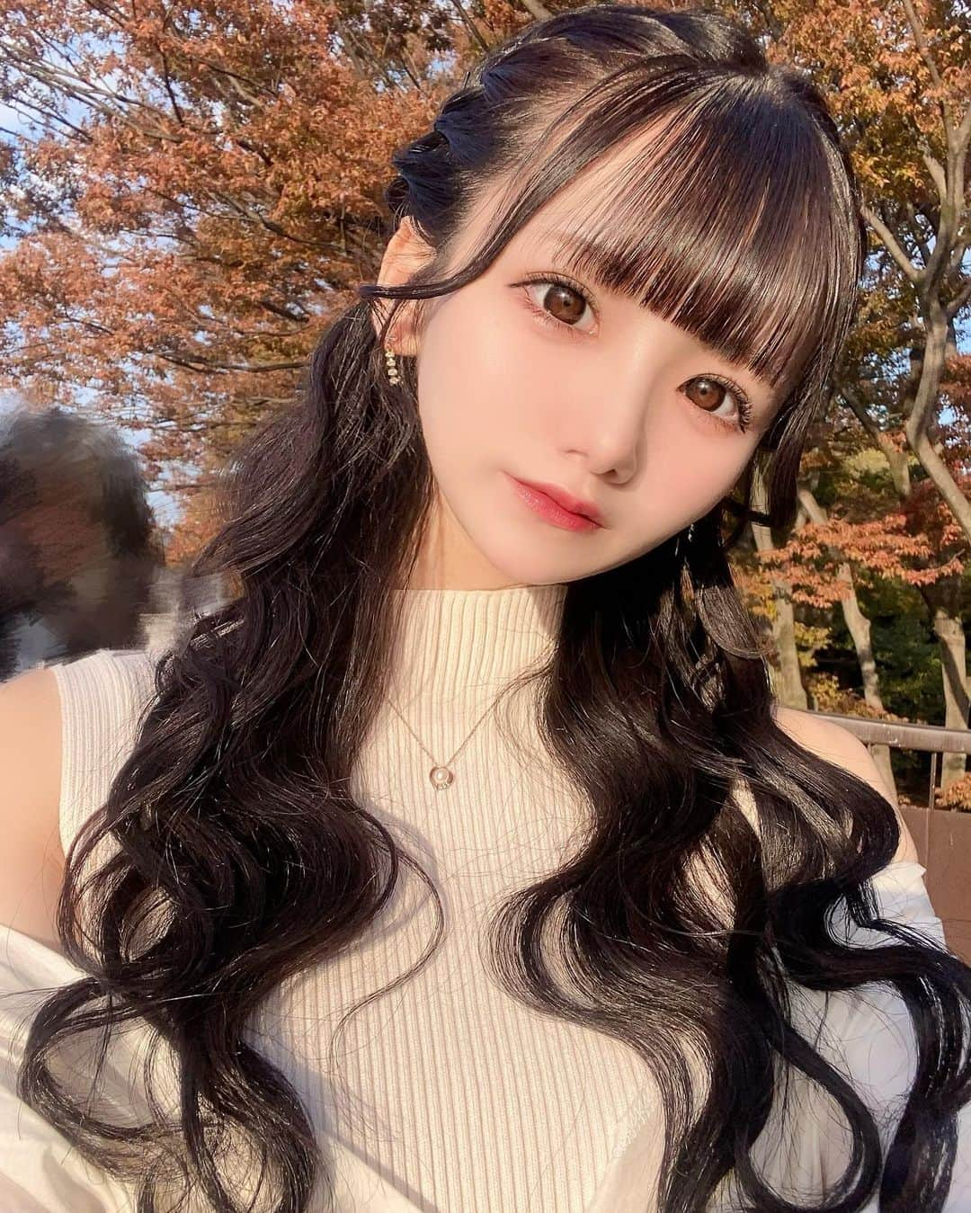 篠崎麗さんのインスタグラム写真 - (篠崎麗Instagram)「. . .  秋って一瞬でおわっちゃって寂しい  . . .  #selca #黒髪 #黒髪ロング #黒髪女子 #japanesegirl #アイドル #地下アイドル #アイドル衣装 #自撮り #自撮り界隈 #自撮り女子 #ヘアアレンジ #ヘアカラー #前髪 #前髪カット #前髪アレンジ #ヘアアレンジ簡単 #今日のコーデ #ヘアアレンジ動画 #サロンモデル #サロモ  #ロングヘア #制服 #制服プリ #制服ディズニー #jk #jkブランド #量産  #量産型  #量産型ヲタク」11月30日 19時18分 - __sinozakirei__