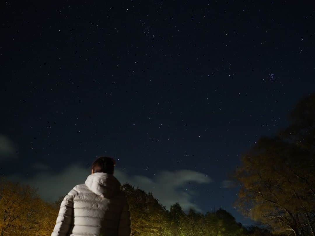 久保田磨希さんのインスタグラム写真 - (久保田磨希Instagram)「「旅サラダ」の思い出☺️ こんなメンバーで旅しました。 共通点は「暑がり」　笑 みんなで「暑がり部」を作りました。 暖房苦手な暑がり部  放送では流れませんでしたが、こんな素敵な星空も見られました😊 #久保田磨希 #朝日放送 #旅サラダ #星空」11月30日 19時12分 - maki_kubota1973