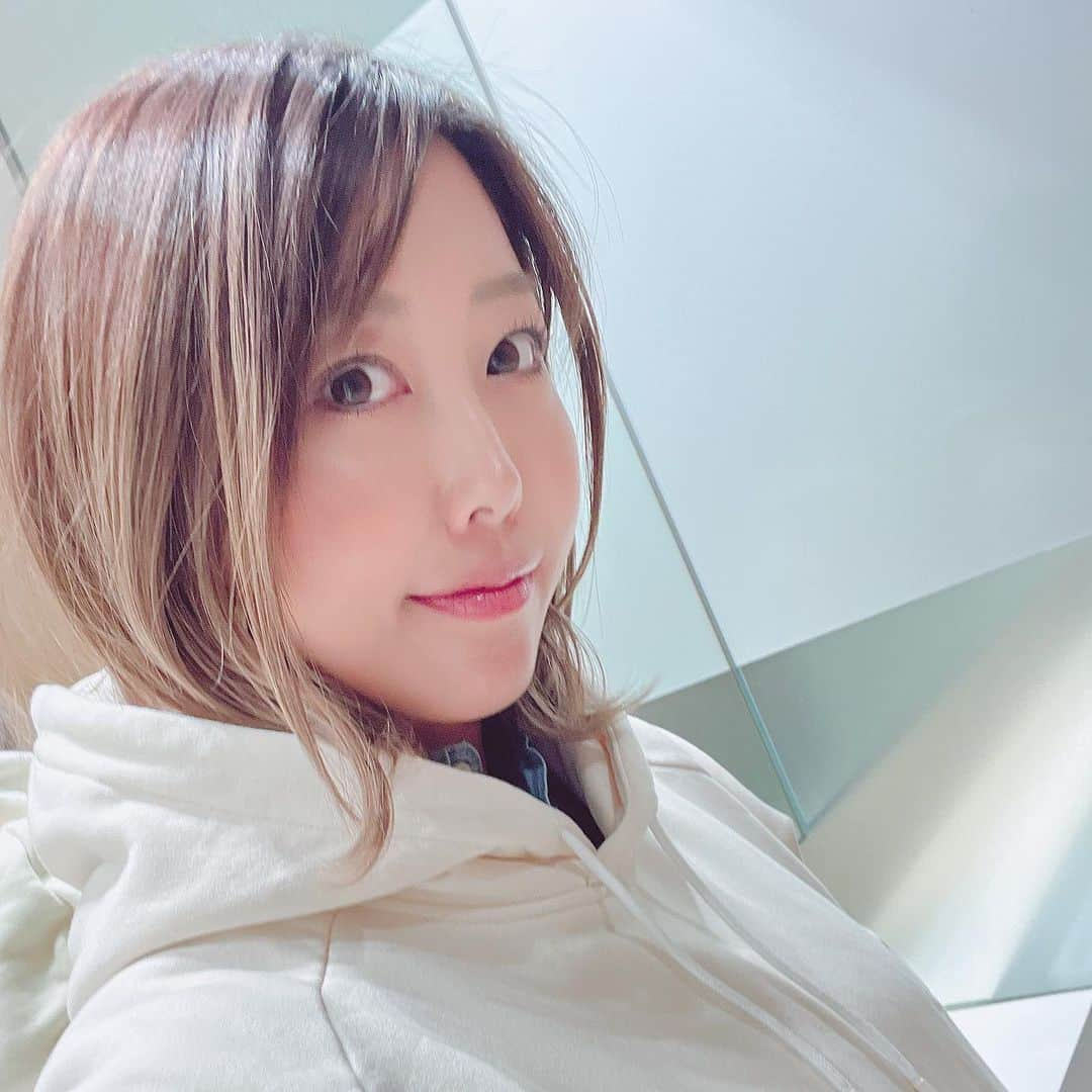 蒼井さやのインスタグラム：「久しぶりにゆっくりできた日。 でも、普段あんまり家にいないからどうゆっくりしたらいいのか分からない🐥w みんなはゆっくり家にいる日は何してるー？？」