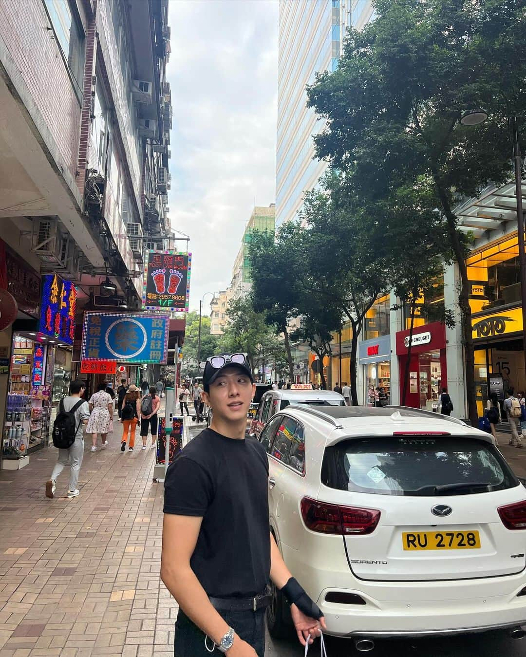 イ・ジョンシンのインスタグラム：「#Hongkong 오랜만이야」