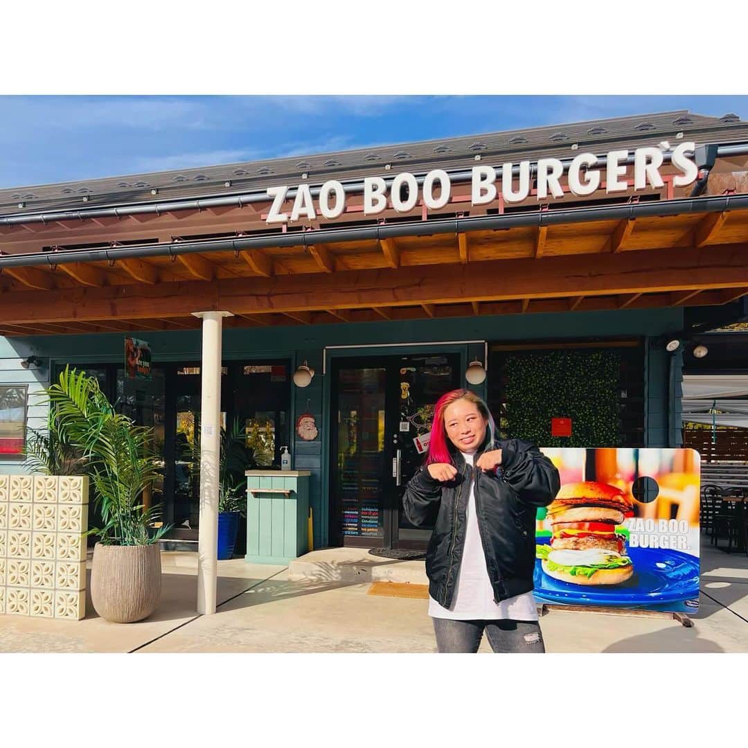 橋本千紘さんのインスタグラム写真 - (橋本千紘Instagram)「ZAO BOO 🍔🥤 ⁡ 🍁 ⁡ 明日から12月だ〜 ⁡ #SENJO #仙女 #ぎゅん #KAIBUTSU #zaobooバーガー #zaoboo  #センダイガールズプロレスリング #sendaigirlspro  #女子プロレス #プロレス #prowrestling #prowrestler #筋肉女子  #道場 #training #muscle #musclegirl」11月30日 19時26分 - chihero71