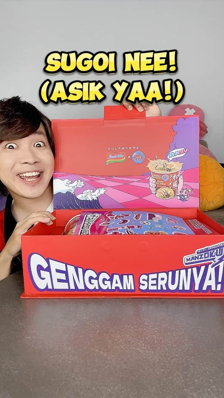 そこらへん元気のインスタグラム：「Unboxing koper aku untuk perjalanan ke Isekai Indomie x Pop Mie Tori Miso Ramen @popmieofficial !! Apa aja yaa di dalamnya??  #ManzokuRasanyaGenggamSerunya」