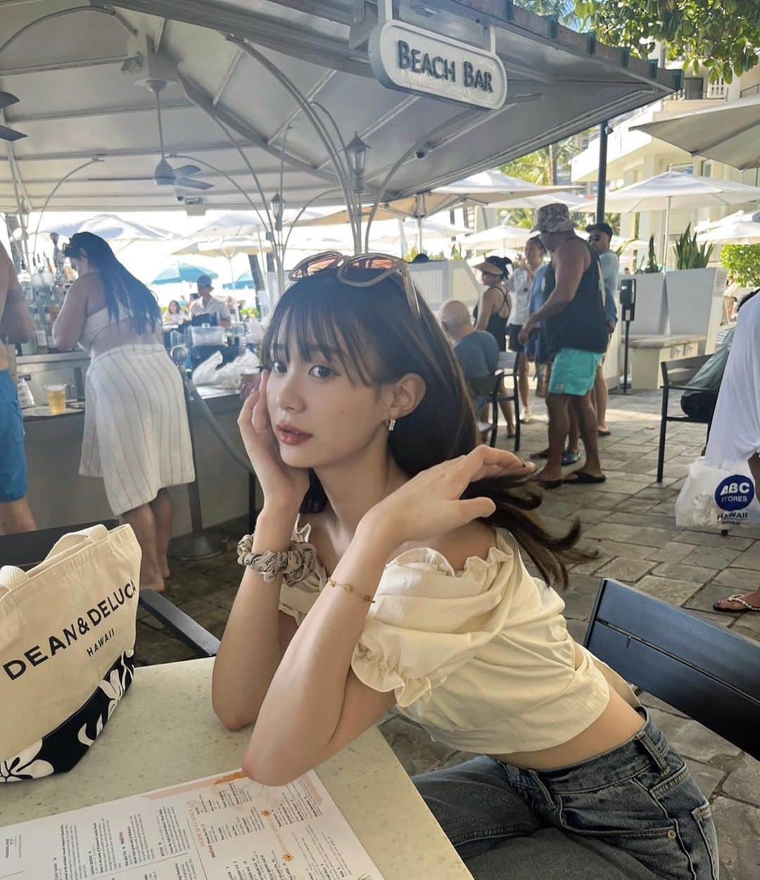 中野妃菜さんのインスタグラム写真 - (中野妃菜Instagram)「しばらくハワイの投稿続きます🏝️ 初めてのハワイどこ行っても最高だった〜♡ happy and wonderful time❤︎  #ハワイ#honolulu #hawaii #celine#ootd」11月30日 19時31分 - hinanakano_