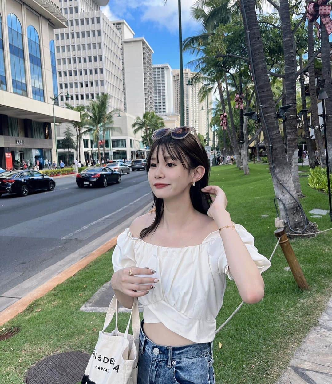 中野妃菜さんのインスタグラム写真 - (中野妃菜Instagram)「しばらくハワイの投稿続きます🏝️ 初めてのハワイどこ行っても最高だった〜♡ happy and wonderful time❤︎  #ハワイ#honolulu #hawaii #celine#ootd」11月30日 19時31分 - hinanakano_