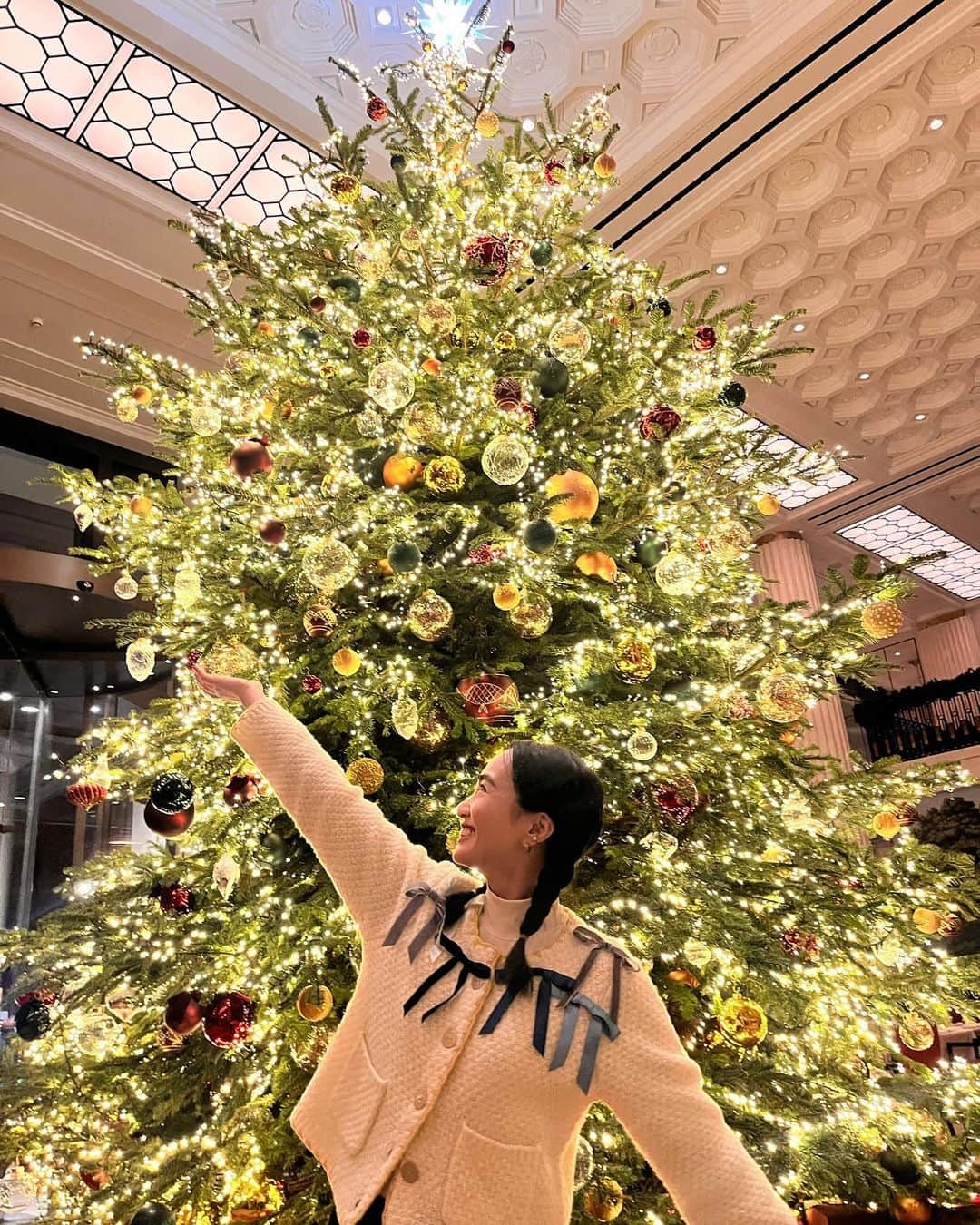 渡邉香織さんのインスタグラム写真 - (渡邉香織Instagram)「Thank you @thepeninsulalondonhotel for having me🎄🍾  最終課題も提出し終わってめちゃ嬉しい👐🏻」11月30日 19時31分 - foxco_kaori