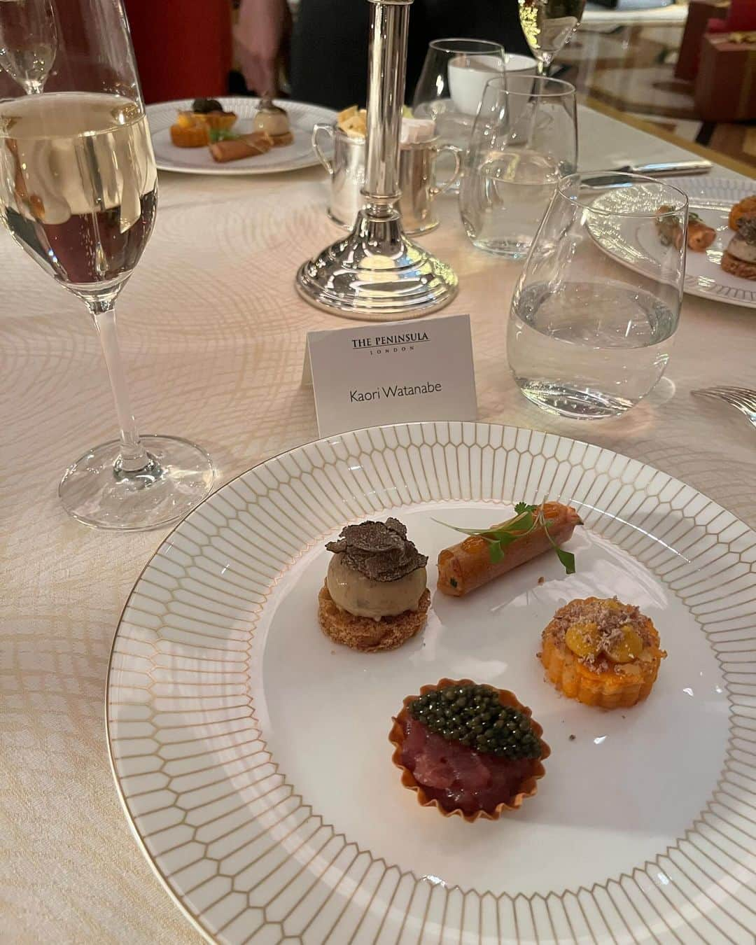 渡邉香織さんのインスタグラム写真 - (渡邉香織Instagram)「Thank you @thepeninsulalondonhotel for having me🎄🍾  最終課題も提出し終わってめちゃ嬉しい👐🏻」11月30日 19時31分 - foxco_kaori