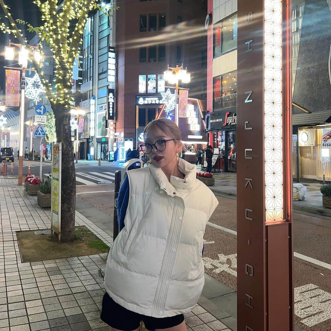 高畑麻優さんのインスタグラム写真 - (高畑麻優Instagram)「#mayus_style_ 🌃🤍  今日で11月もおしまい！🍁 今年も残り１ヶ月だよ早いね〜🥲  今月は自分と改めて向き合い直せて 自分の夢ややりたい事が明確になってきたり  身近で支えてくれている人達や 応援してくれているファンの子達の 大切さや存在の大きさが身に染みた😔🩶 沢山の感謝だな〜と改めて実感して  大好きな人達の為にもっと頑張りたいな！と 改めて思えた自分にとって大事な事を 見つめ直せたとても素敵な月でした。🫶🏻  長くなったけど、いつも沢山の幸せを ありがとうBIG LOVEです！！！！！！！  これからもマユの事よろしくお願い致します🩷」11月30日 19時33分 - 04__m.aa