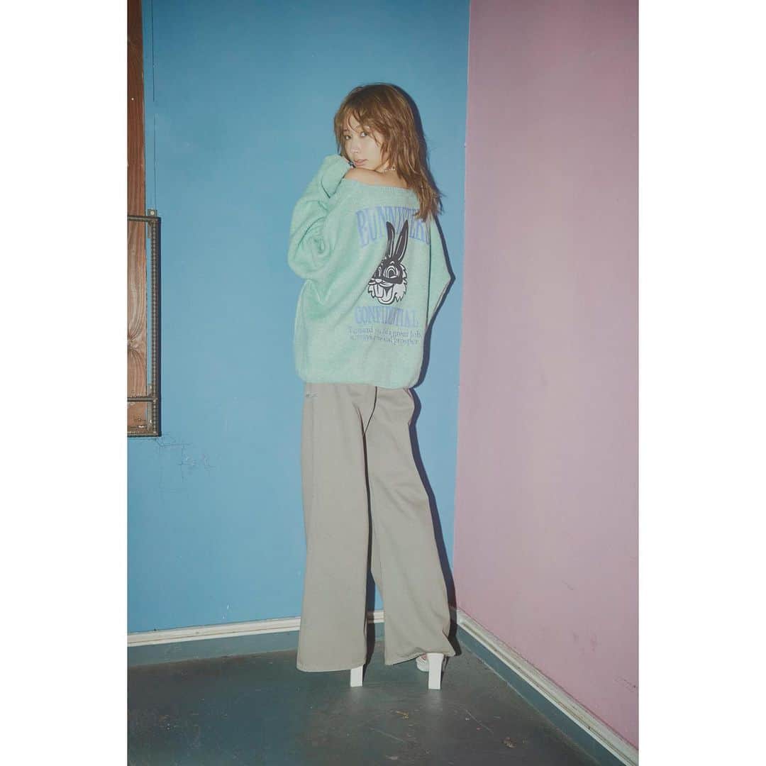 GYDAさんのインスタグラム写真 - (GYDAInstagram)「WEBカタログ第2弾"2024 EARLY SPRING COLLECTION feat.PyunA."を本日11月30日(木)公開 !  ファッションにマンネリしがちなこの時期に... 今回のWEBカタログでは 春を匂わせるアイテムをMixすることで おしゃれモチベーションが高められるようなスタイリングを 大人気モデルPyunA.さんが着こなします！  公式通販サイト「RUNWAY channel」にて公開！  WEBカタログ：http://s.runway-ch.jp/gyda_1130_pyuna   ■PyunA.さんプロフィール   2000年9月19日生まれ。  InstagramなどのSNSを中心に「韓国系ギャル」として認知され、同年代の女性から人気がある。   2021年3月に関西コレクションに初出演。  2022年4月1日から雑誌『小悪魔ageha』の専属モデルになったことを発表。  2023年8月25日、初の写真集『ぴょなってみる？』がKADOKAWAから発売。    Instagram : @_000919_  YouTube : https://www.youtube.com/@pyuna_official  #GYDA #ジェイダ #ぴょな」11月30日 19時33分 - gydajp