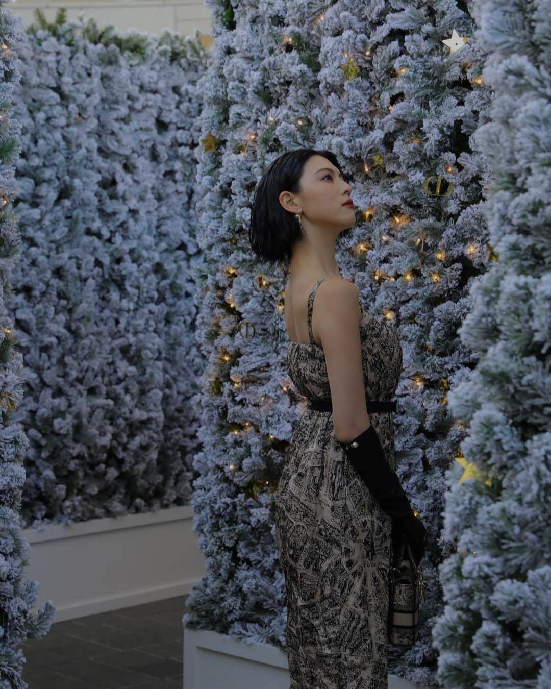 三吉彩花さんのインスタグラム写真 - (三吉彩花Instagram)「-Dior Beauty-  クリスチャン・ディオールが愛した パリのチュイルリーガーデンをテーマに 六本木ヒルズアリーナに期間限定オープンする、 「GARDEN OF DREAMS -ガーデン オブ ドリームズー」  幻想的に輝くホリデーガーデンはまさに 静寂な美しいパリにタイムスリップしたかのような空間。  普段とはまた少し異なる特別感と 胸が高鳴る夢のような「ガーデン オブ ドリームズ」  パリを代表するチュイルリー庭園にインスパイアされた ホリデー限定のメイクアップコレクションなども。  是非特別な時間を。  @diorbeauty  @dior  #DREAMINDIOR #DIORHOLIDAYS #ガーデンオブドリームズ #SupportedByDior」11月30日 19時33分 - miyoshi.aa