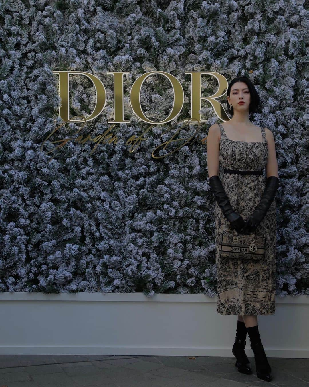 三吉彩花のインスタグラム：「-Dior Beauty-  クリスチャン・ディオールが愛した パリのチュイルリーガーデンをテーマに 六本木ヒルズアリーナに期間限定オープンする、 「GARDEN OF DREAMS -ガーデン オブ ドリームズー」  幻想的に輝くホリデーガーデンはまさに 静寂な美しいパリにタイムスリップしたかのような空間。  普段とはまた少し異なる特別感と 胸が高鳴る夢のような「ガーデン オブ ドリームズ」  パリを代表するチュイルリー庭園にインスパイアされた ホリデー限定のメイクアップコレクションなども。  是非特別な時間を。  @diorbeauty  @dior  #DREAMINDIOR #DIORHOLIDAYS #ガーデンオブドリームズ #SupportedByDior」