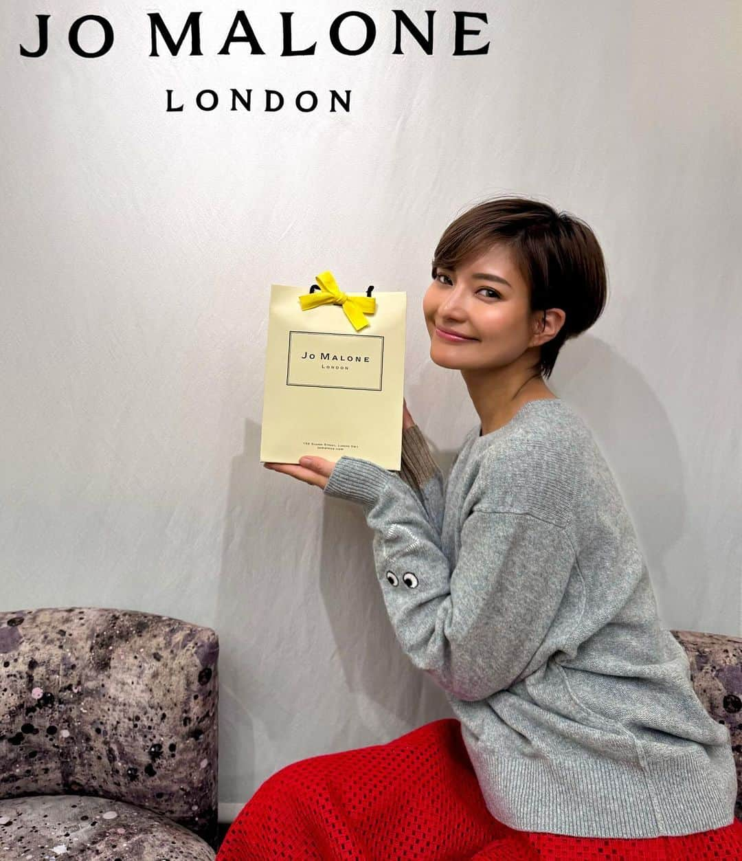 林まきのインスタグラム：「2023年12月1日 代官山フォレストゲートにNew open✅ JO MALONE LONDON代官山フォレストゲートのオープン前イベントにご招待いただきました。 ホリデー仕様になった店内はクリスマス一色🎄  私もよく自分用や、ちょっとしたギフトとしてこちらのブランドでお買い物しますが、プレゼントとしても喜ばれるジョーマローンロンドン🇬🇧代官山へ行った際はぜひ立ち寄ってみてください😊 #jomalonelondon #ジョーマローンロンドン #ジョーマローンロンドン代官山 #フォレストゲート代官山 #ForestgateDaikanyama #uniquelyyours #pr」