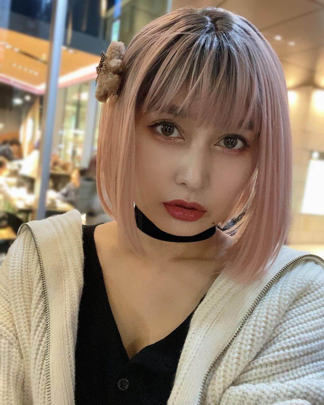 佐藤乃莉のインスタグラム：「ヤンデレ風⛓️🎀🧸💕  なので  笑顔もすこし  やみふうみ🥀w  「ねぇねぇ、佐藤のこと好き？」  的な😝✨w  #smile #ヤンデレ#ピンク髪 #ピンク#くまさん」