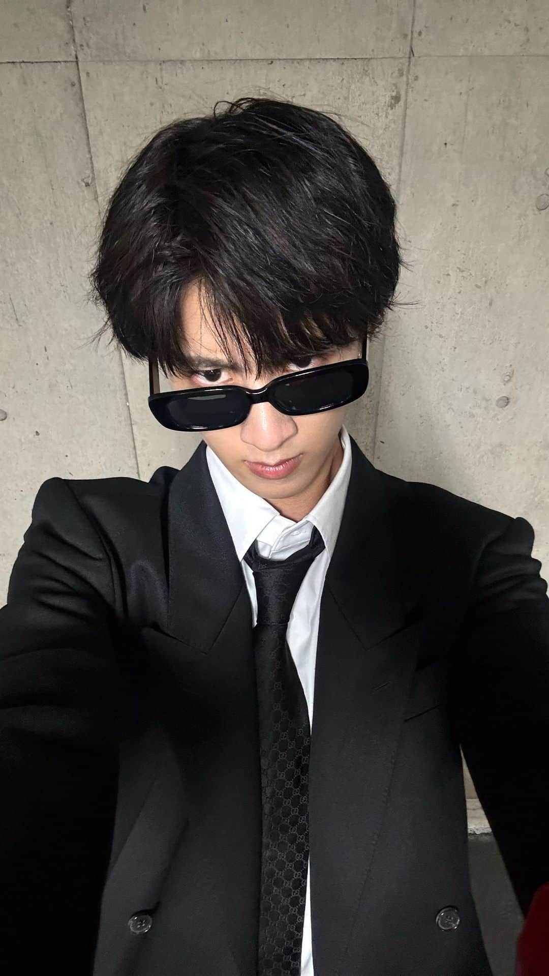 曽野舜太のインスタグラム：「today's my outfit 🧳❤️‍🔥」