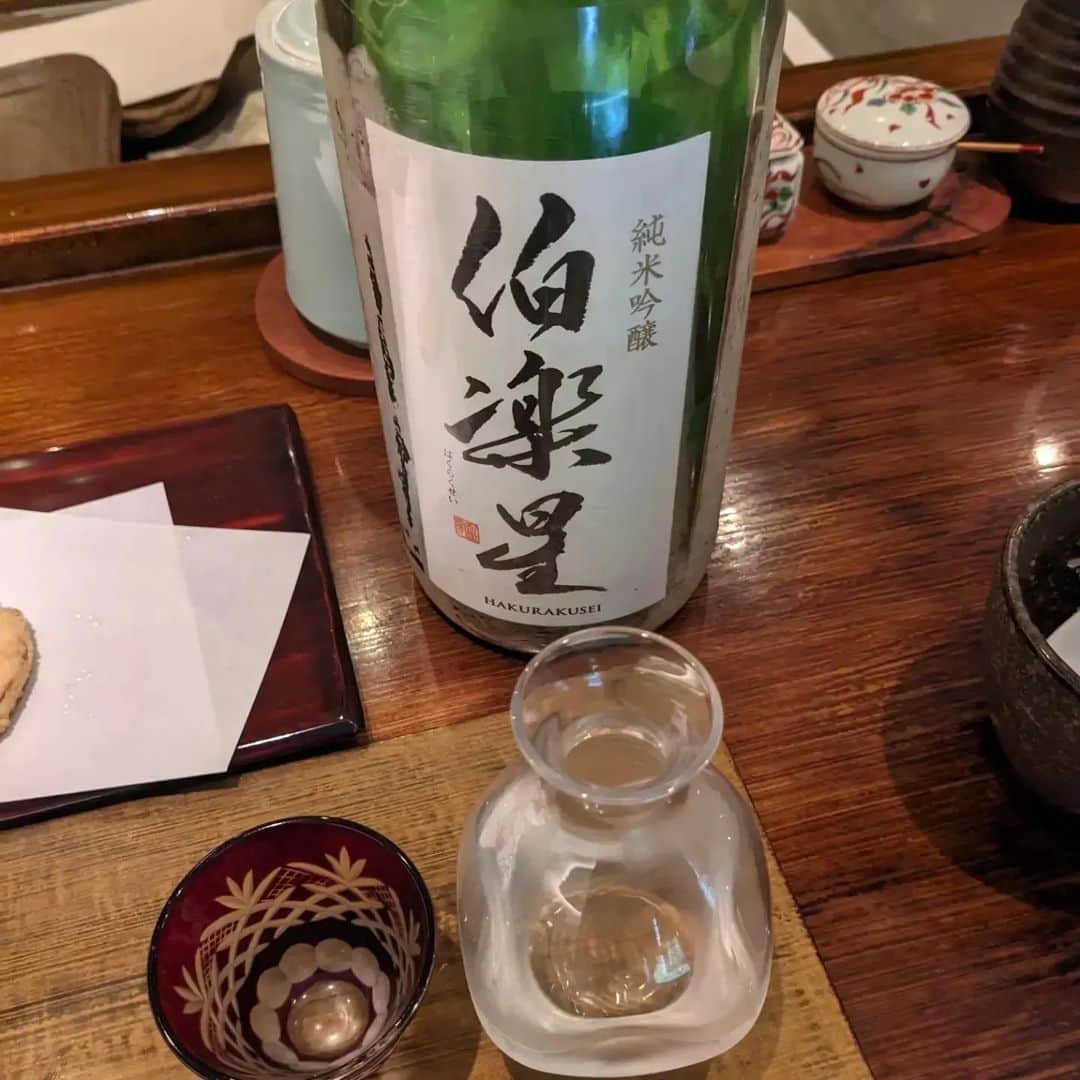近藤淳子さんのインスタグラム写真 - (近藤淳子Instagram)「葉山にて。 天ぷらをおつまみに、新酒を。  天ぷらの朗らかに揚がる音から生まれてくるのは 口福。  鮎の卵の食感、程よいうま苦さ... 天ぷらという技術で、鮎の生命を瑞々しく活かしている。  天ぷら屋さんに来ると なぜだか大人の階段を登れたような気がします（笑）  #天康  #葉山  #日本酒のおつまみ  #〆は天丼」11月30日 19時48分 - kondo_junko_