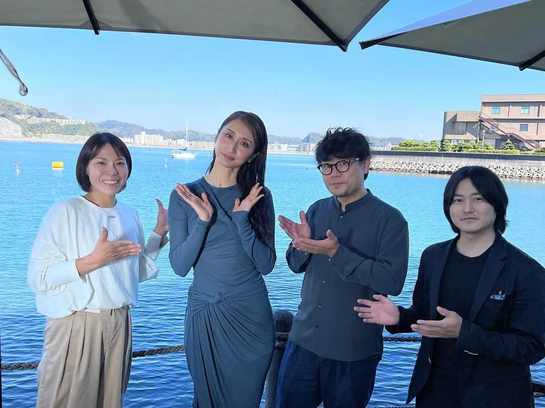Ms.OOJAのインスタグラム：「「光射す方へ」MV観てくれましたか？？天気もよく、とても気持ちの良い撮影でした☺️  堂野アキノリ監督率いる制作チームと共に。エキストラの皆様にも朝早くからの撮影に協力いただき、とても素敵なMVが完成しました✨✨  ＜Music＞ Lyrics: Akinori Dono,Ms.OOJA Music: Akinori Dono Produced by Akinori Dono  Recorded & Mixed by//Ryosuke Kataoka  ＜Movie＞ Director//Akinori Dohno Assistant director＆ Editor//Ikuno Kazama Assistant//Yuuki Tosaki HaieMake//Yasuko Ogura」