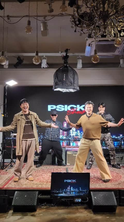 パク・ジニョンのインスタグラム：「#ChangedMan with #psickuniv 💖  #JYPark #박진영 #피식쇼 #피식대학 💖 @psickuniv @denver_yongju @hell773h @mukgostudent」