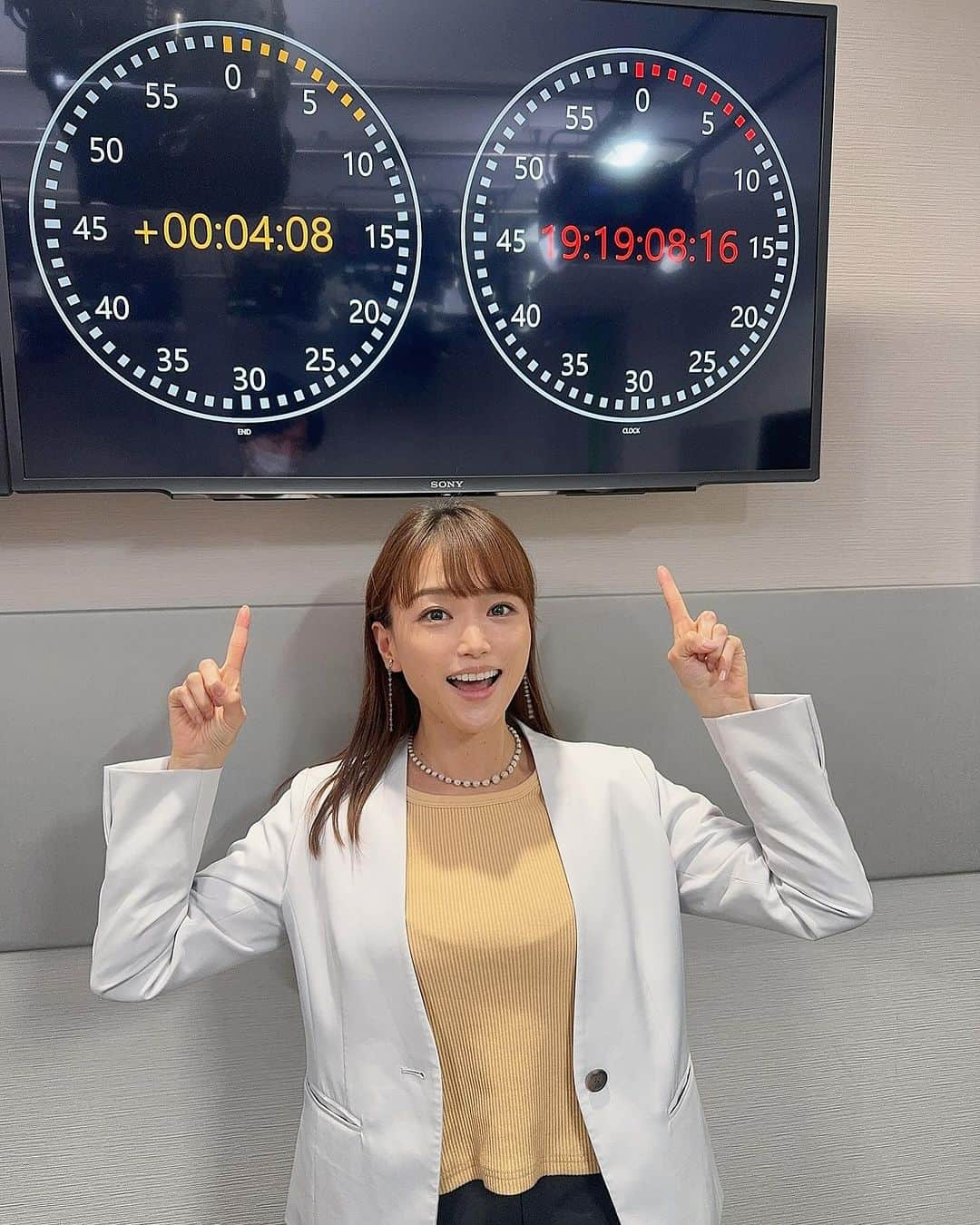 村山千代のインスタグラム：「👨‍⚕️ 今日は医療系配信の進行役でした。 ありがとうございました！ #きのう目が笑ってないと言われたんだけど #２枚目が特にすごいw #一応ニコッとしたつもりなのに😶 #今日の仕事 #今日のコーデ」