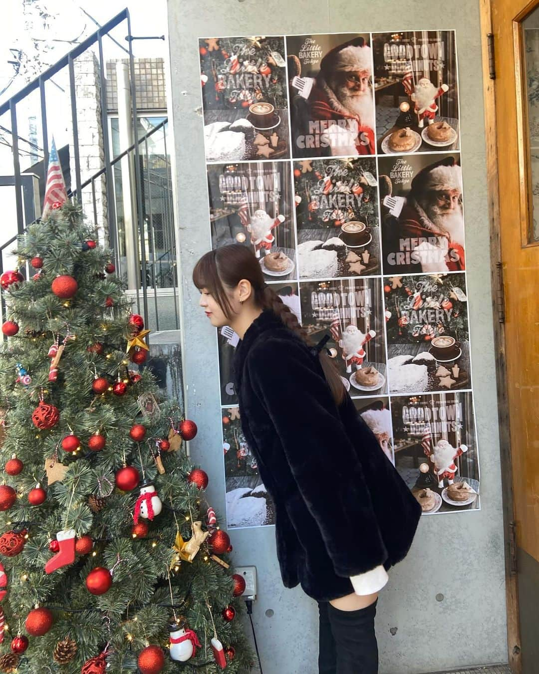 中村真凜さんのインスタグラム写真 - (中村真凜Instagram)「もう明日から１２月だね🎄 ・ @cherimi_official のファーアウターがもこもこで 手触り良くてお気に入りっ🥹❤︎ @grl_official のニーハイブーツ最近ゲットしたんやけど 脚盛れすぎてこの冬たくさん愛用決定🫶🏻 ・ #grl #grl購入品 #グレイル #グレイル購入品  #cherimi #シェリミー #ニーハイブーツ #冬コーデ」11月30日 19時56分 - marimero1121