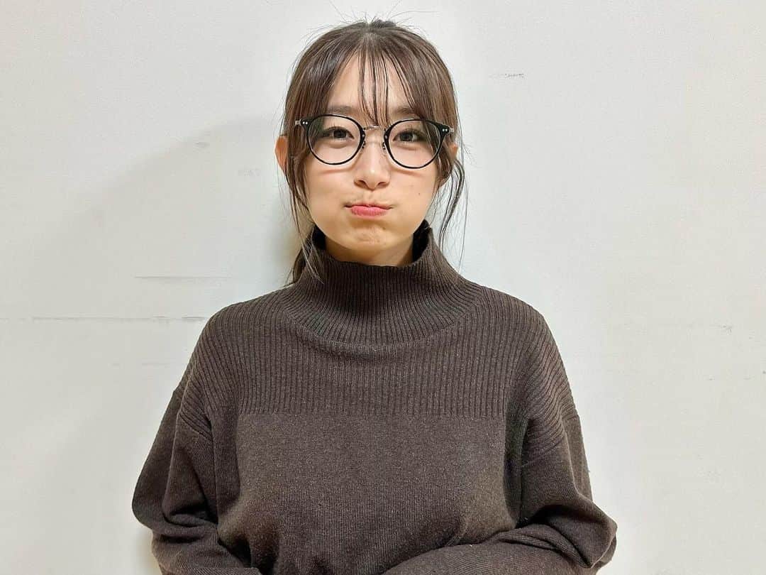 のインスタグラム：「. 久しぶりのメガネ投稿かなぁ👓 普段は結構してるんだけどね！笑 . #メガネ姿はいかがでしょうか #笑」