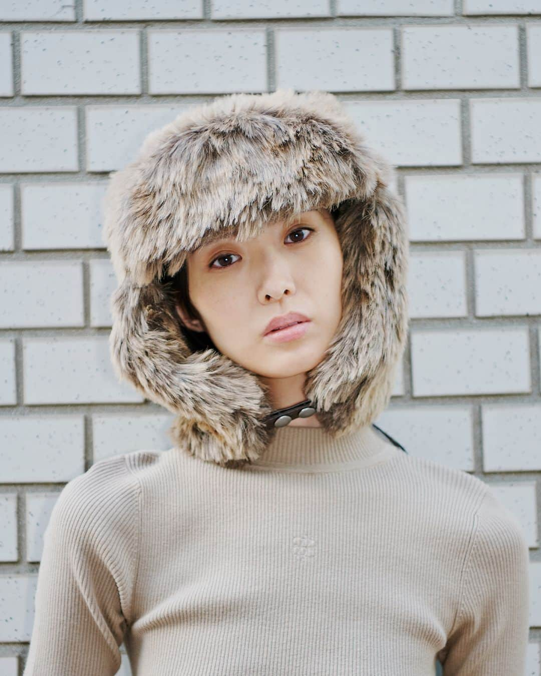 tiit tokyoさんのインスタグラム写真 - (tiit tokyoInstagram)「2023 fall winter collection fake fur flight cap / brown rib knit tops / beige  #tiittokyo #AW23」11月30日 20時00分 - tiit_tokyo