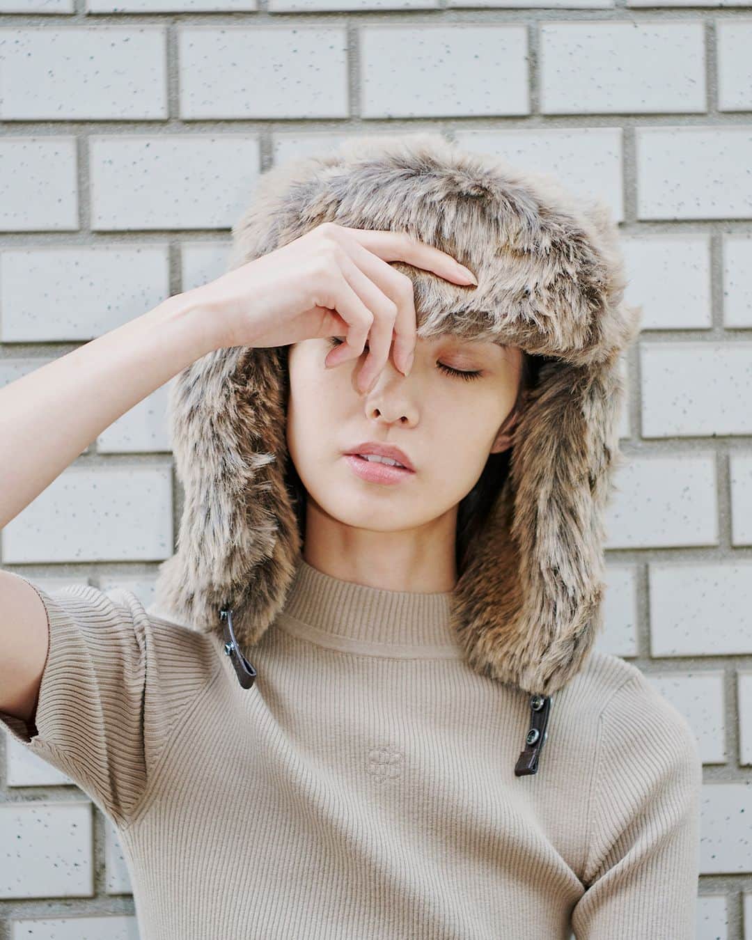tiit tokyoのインスタグラム：「2023 fall winter collection fake fur flight cap / brown rib knit tops / beige  #tiittokyo #AW23」
