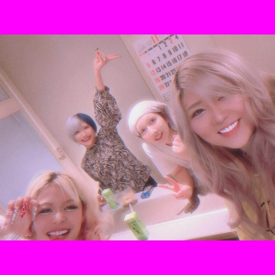 金子きょんちぃのインスタグラム：「.  ❤️‍🔥  #わたしは知ってる #はるさんが #1番ギャル♡ #エルフ さん #らぶい」