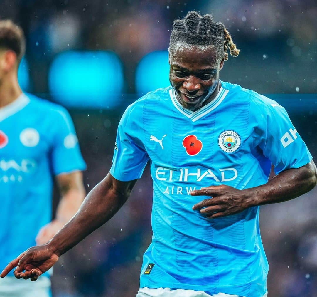 マンチェスター・シティFCのインスタグラム：「@jeremydoku has been nominated for @premierleague Player of the Month! 🤩   Get voting! 🔗 in bio 🗳️」