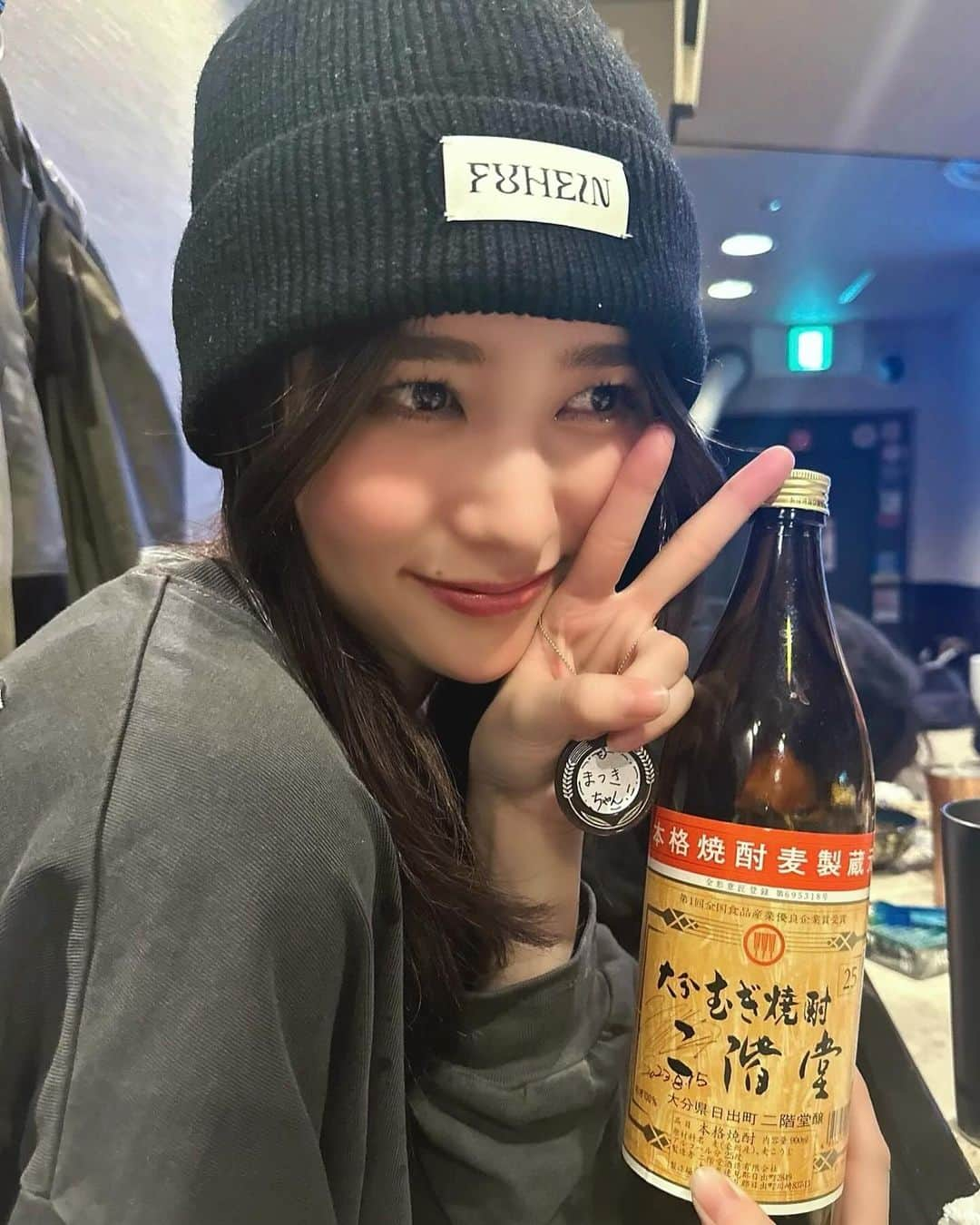 まつきりなさんのインスタグラム写真 - (まつきりなInstagram)「下町ボトルキープネキ こと まつきです。  寒くなってきて皆体調は大丈夫ーー？！ 体冷やさぬように、湯船に浸かって、 暖かい食べ物食べて...お湯割り飲んで...☺️ 12月ラストぶちあげましょうね  私の年内の目標は 『1人でせんべろしてYouTube撮る事』 おでん、スナック、下町の3拍子をしてくれる友達も募集したい みんなは何かな〜😂  #立石は焼酎の割合が #8：2 #8が焼酎 #武闘派な街」11月30日 20時08分 - matsuki_rina