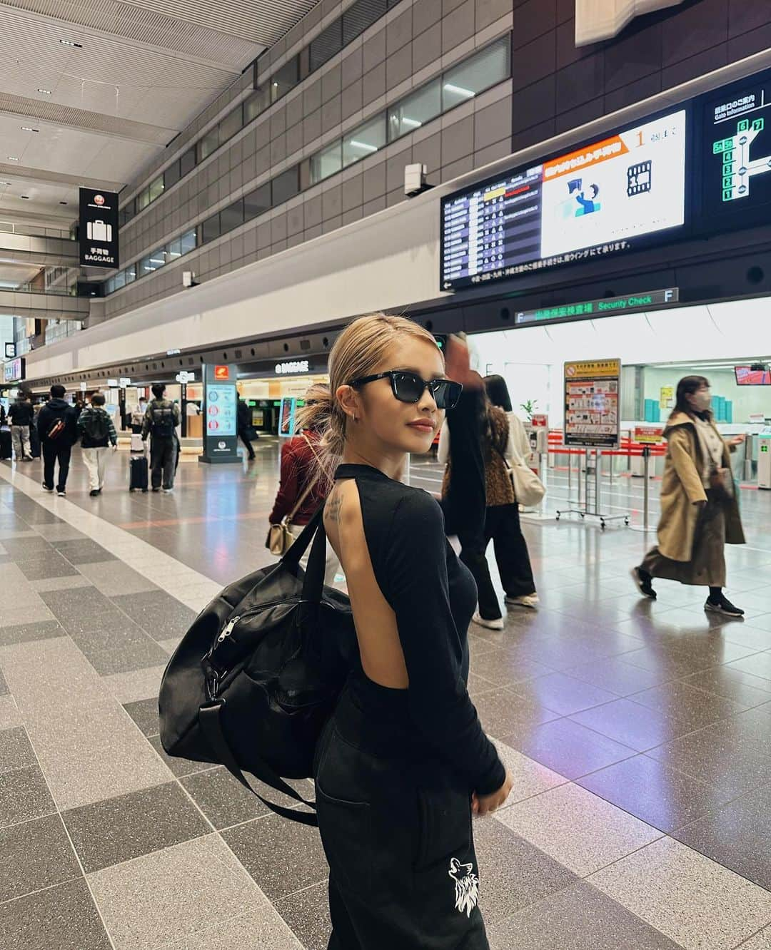 加藤美佳さんのインスタグラム写真 - (加藤美佳Instagram)「大分から帰宅✈️ 雑誌撮影期間本日をもって終了🖤 来年一月発売のnuts楽しみにしててね🫶 . . #低身長コーデ #低身長」11月30日 20時09分 - katomika1212