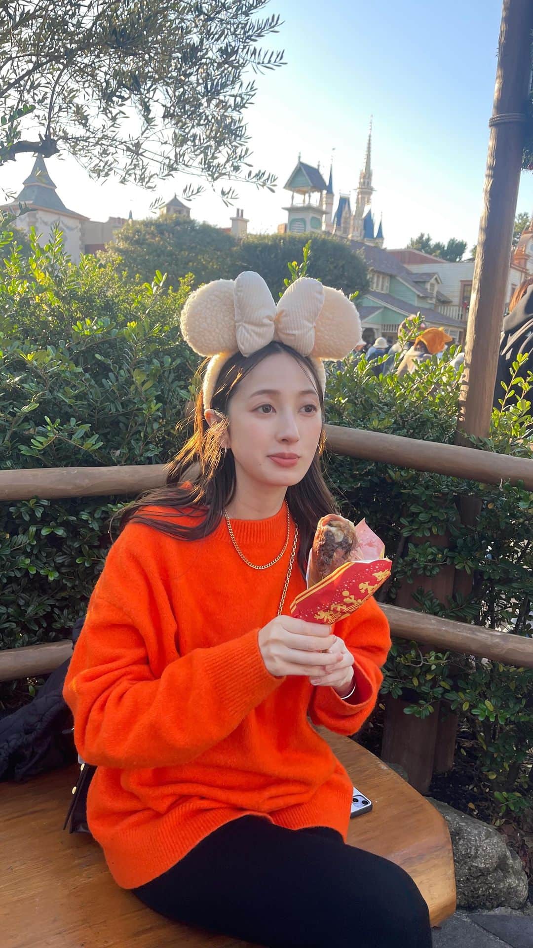 團遥香のインスタグラム：「友達とディズニーランド行ってきた🐭❤️ 気づいたらずっと食べてた🫨笑 リール作ってみたよ🫶🏻」